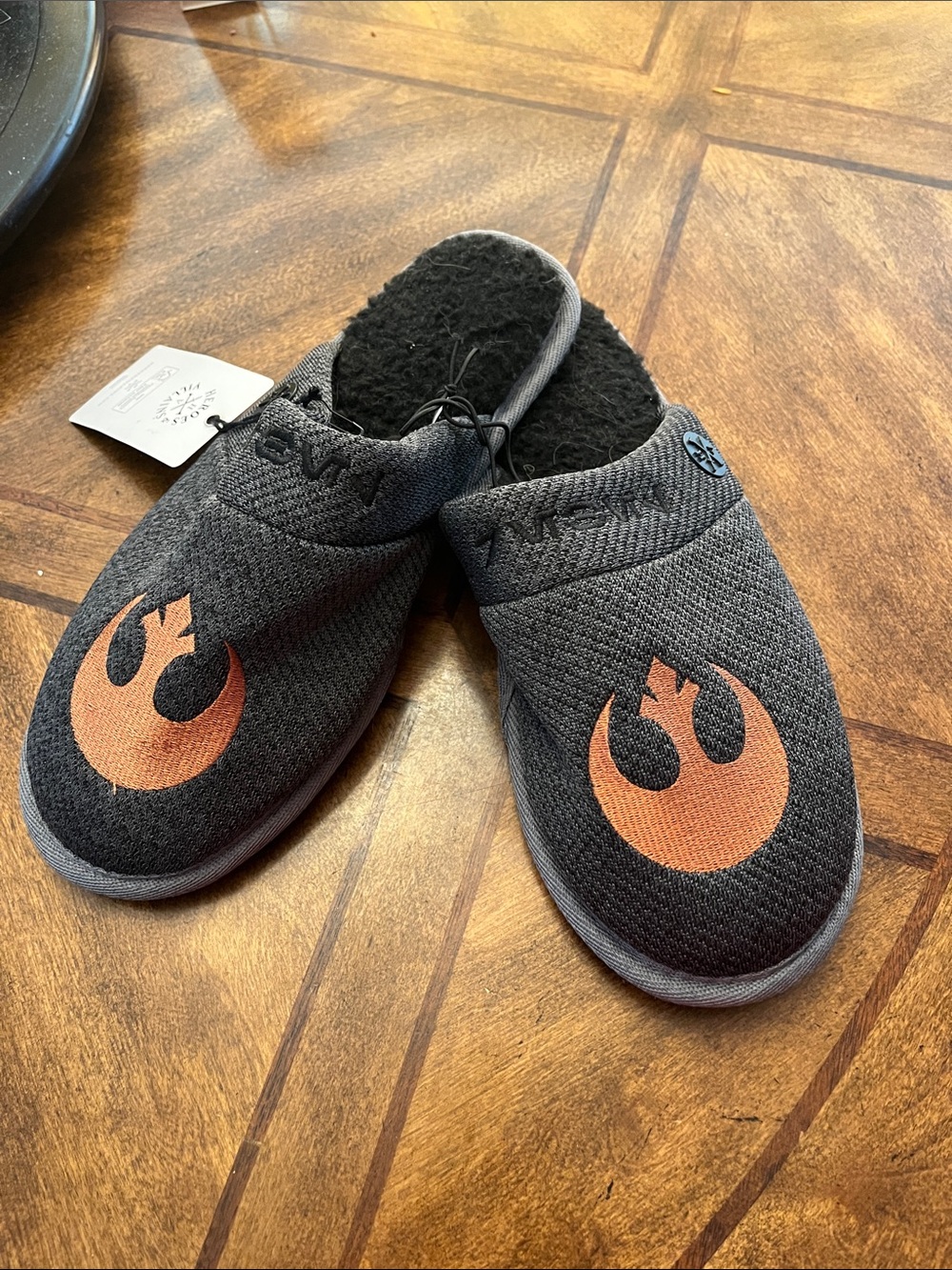 Star Wars woma' Rebel Emblem Slip-On Footies - Black with Orange Emblem
